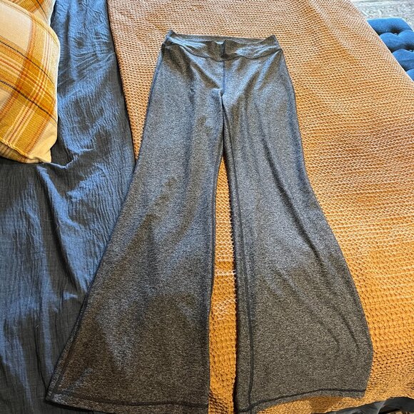 Heather Grey Old Navy Flare Leggings - Picture 1 of 3
